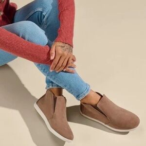 OluKai® Hawaiiloa Manu Hope Sneaker Boots